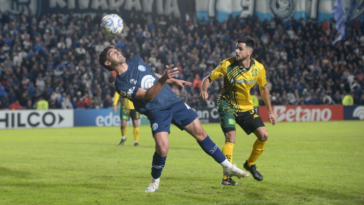 Independiente Rivadavia players celebrating