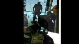 Una cámara captó el violento asalto en Maipú.