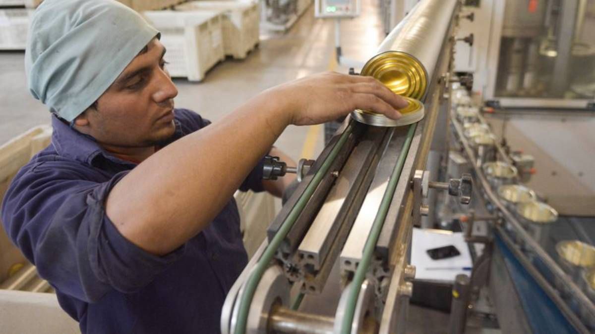 El programa de promoción de empleo Enlace se creó en la gestión del ex gobernador Rodolfo Suarez para auxiliar a las empresas que tomaran nuevos empleados, con un subsidio que pagaba el Estado para conformar esos salarios. El programa de promoción de empleo Enlace se creó en la gestión del ex gobernador Rodolfo Suarez para auxiliar a las empresas que tomaran nuevos empleados, con un subsidio que pagaba el Estado para conformar esos salarios.