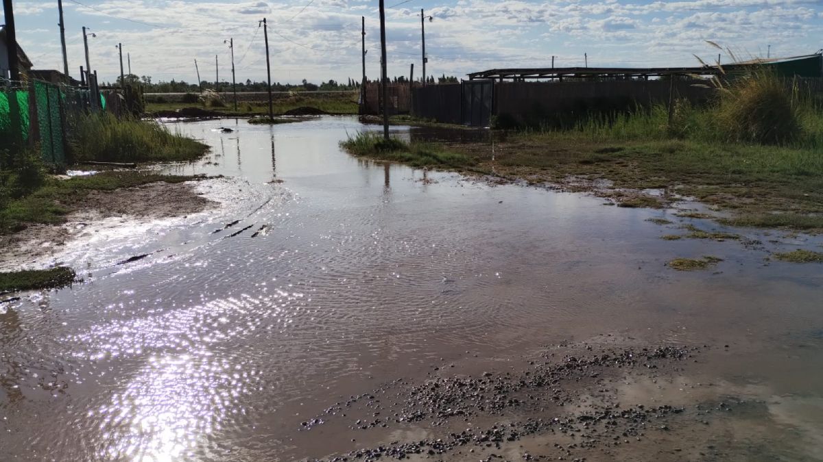Así se encuentra hoy la zona inundada donde está parte de la obra de la Variante Palmira, en San Roque, Maipú.