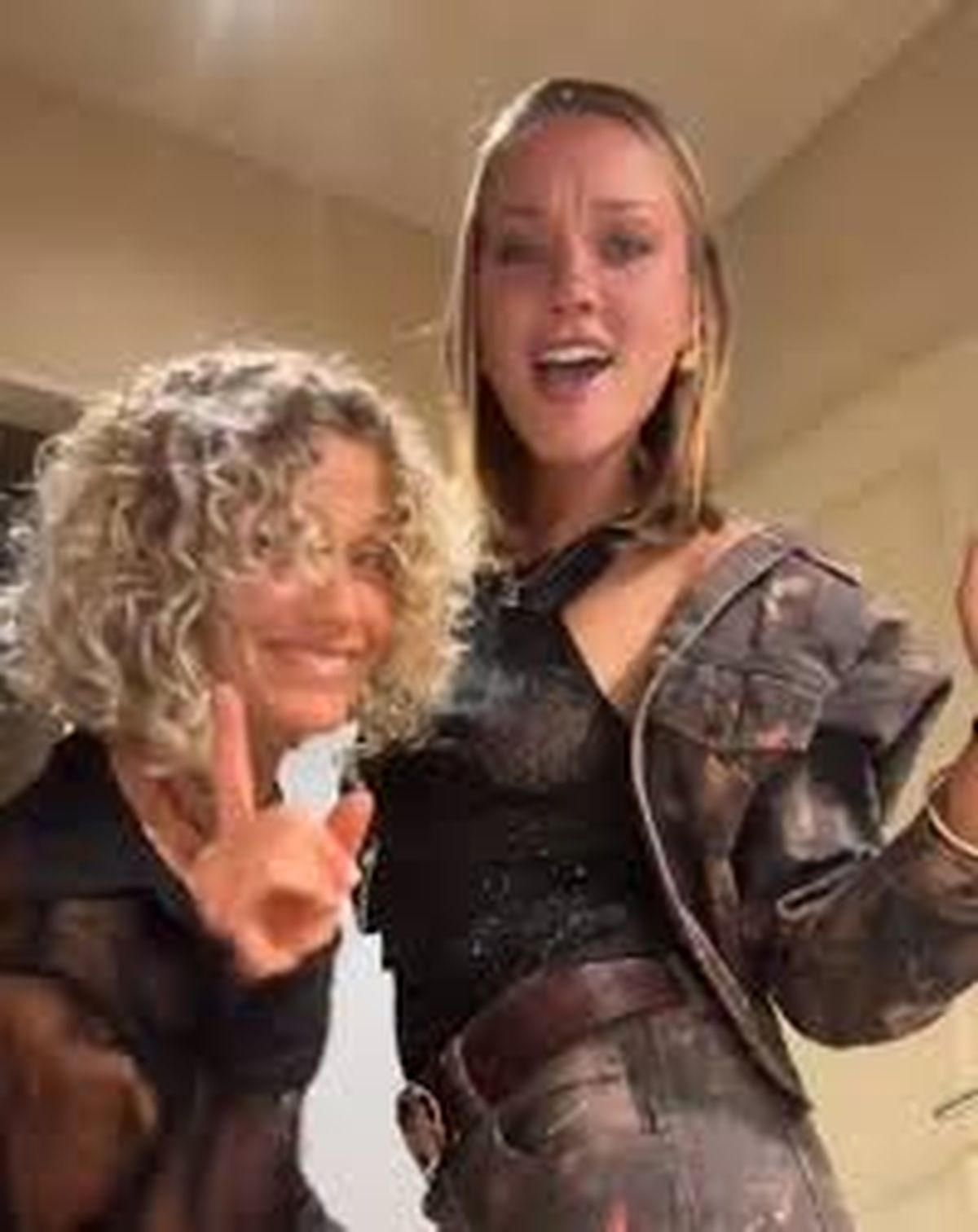 Maru Botana se grabó bailando sexy con su hija de 19 y causó furor. Maru Botana se grabó bailando sexy con su hija de 19 y causó furor.