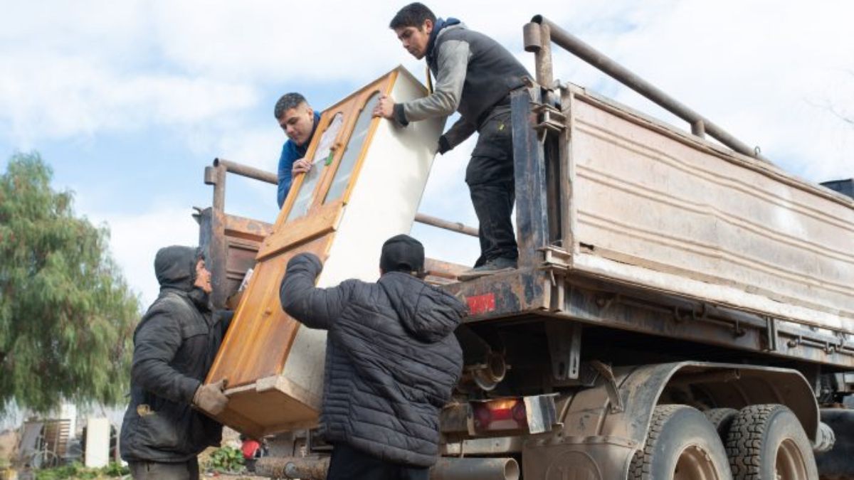 En esta segunda etapa fueron 60 viviendas las entregadas a los expropiados de Las Heras, completando los 135 del proyecto de reubicación.