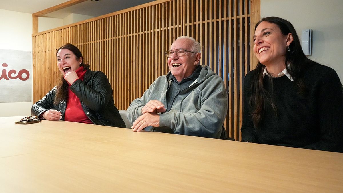Daniel Agüero junto a sus hijas Laura y Luciana, durante la charla con Diario UNO en la fábrica de churros. Daniel Agüero junto a sus hijas Laura y Luciana, durante la charla con Diario UNO en la fábrica de churros.
