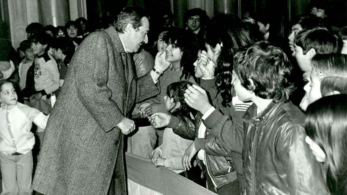 Los líderes carismáticos rompen los protocolos de seguridad para estar cerca de la gente, y complican el trabajo de la custodia.