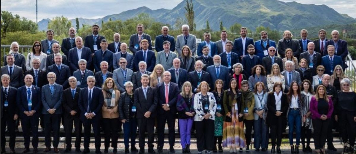 Todos los rectores de las universidades públicas, incluida Esther Sanchez, de la UNCuyo. Todos los rectores de las universidades públicas, incluida Esther Sanchez, de la UNCuyo.