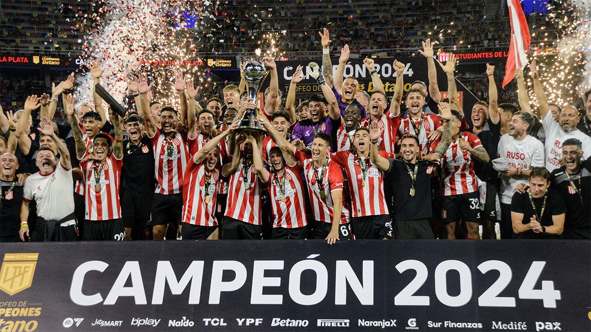 Estudiantes de La Plata se quedó con el Trofeo de Campeones 2024.