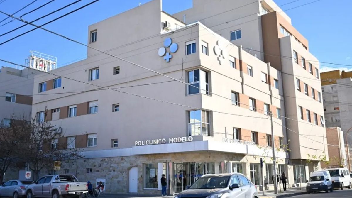 Un camionero que fue mordido por una yarará al momento de ir al baño, murió por las complicaciones derivadas del envenenamiento. Un camionero que fue mordido por una yarará al momento de ir al baño, murió por las complicaciones derivadas del envenenamiento.