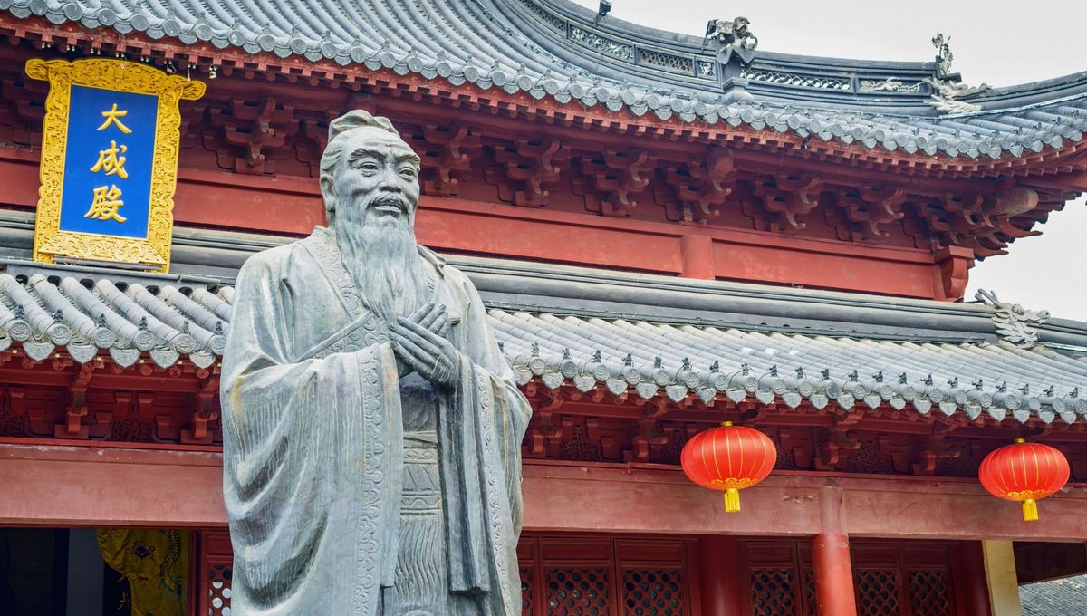 Filosofía china: el proverbio de Confucio que compara la casa del vecino con la crítica hacia uno mismo y deja una gran lección