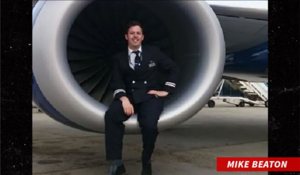 Lo echaron. Echaron a un piloto por haber tomado cocaína sobre una mujer. Lo echaron. Echaron a un piloto por haber tomado cocaína sobre una mujer.