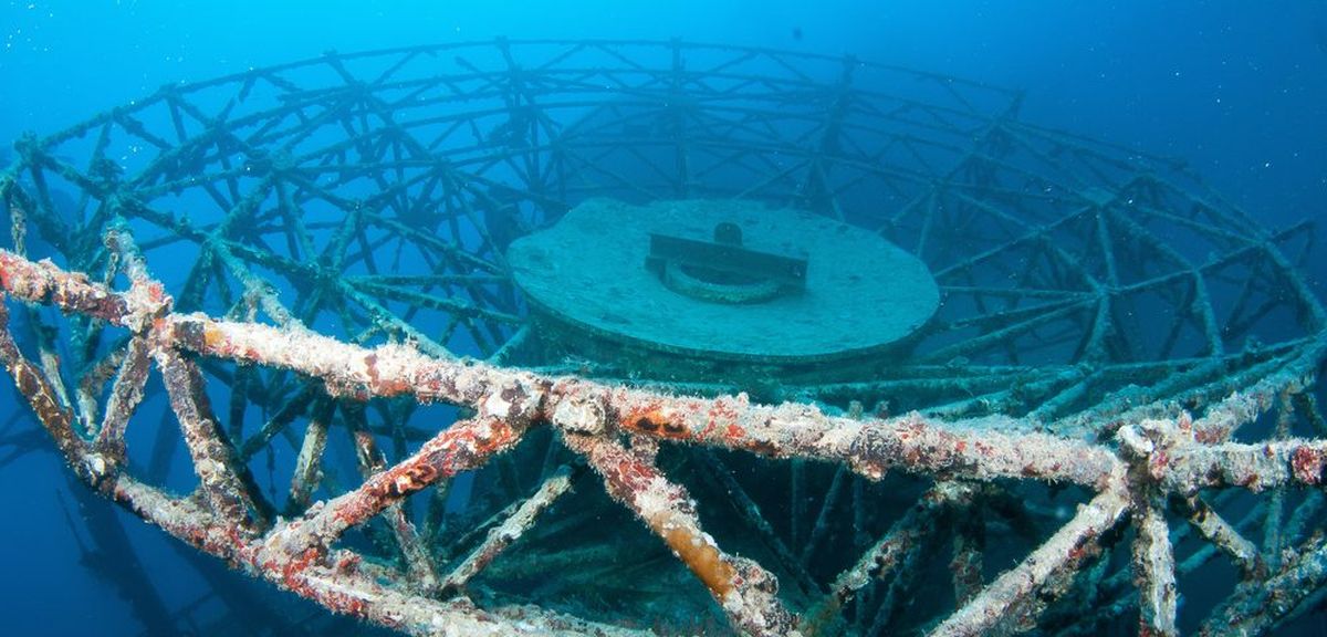 Los arrecifes artificiales se destacan por su variedad de instalaciones llamativas. Los arrecifes artificiales se destacan por su variedad de instalaciones llamativas.