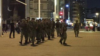 Golpe de estado en Turquía: el ejército anunció que tomó el poder en todo el país