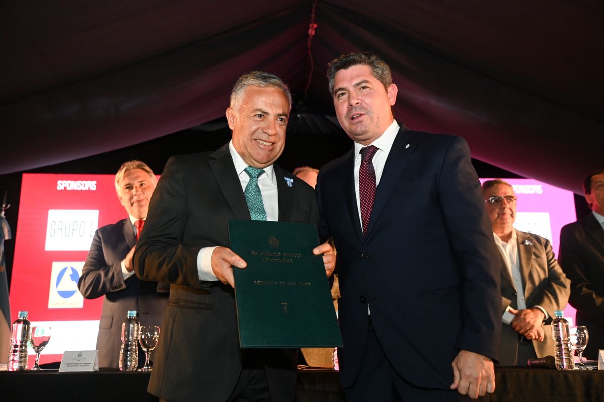 Alfredo Cornejo con el gobernador anfitrión, Marcelo Orrego. Alfredo Cornejo con el gobernador anfitrión, Marcelo Orrego.