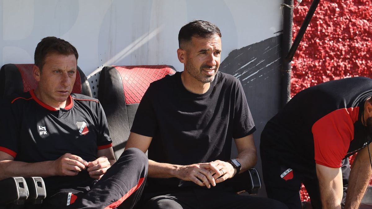 Mariano Echeverría, el DT del Deportivo Maipú, que busca meterse en el lote de 8 equipos que pasan al Reducido, y este domingo dio un paso adelante. Mariano Echeverría, el DT del Deportivo Maipú, que busca meterse en el lote de 8 equipos que pasan al Reducido, y este domingo dio un paso adelante.