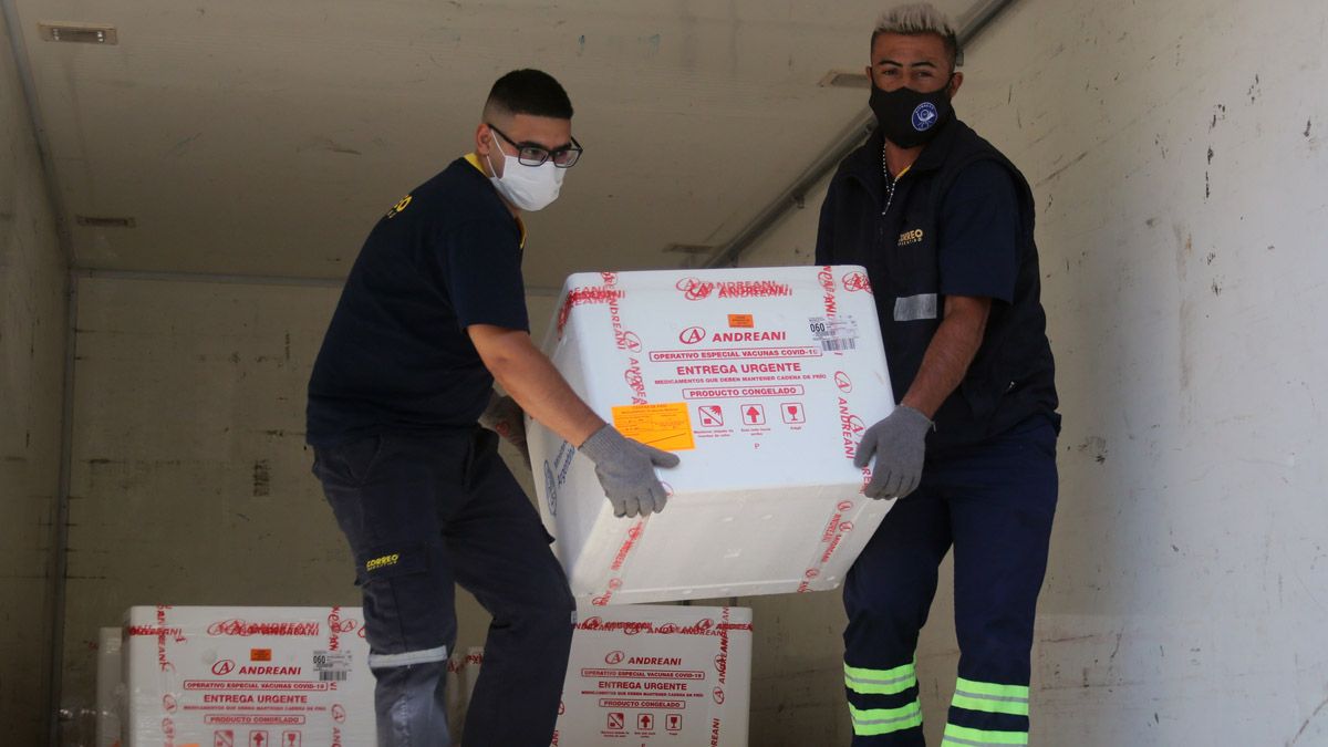 Desarrollada por el Centro Nacional Nikolay Gamaleya, de Rusia, la vacuna Sputnik V contra el coronavirus será producida en la Argentina.