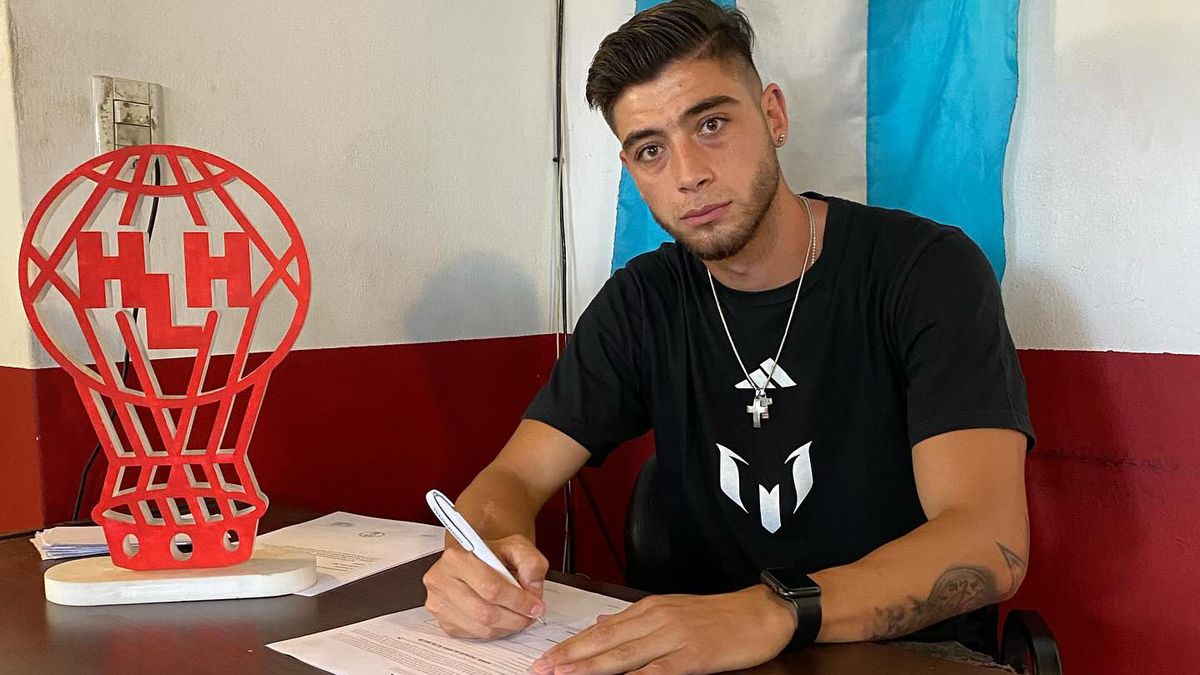 El defensor Axel Barón firmó su contrato en Huracán Las Heras. Viene de jugar en Argentino de General Alvear. El defensor Axel Barón firmó su contrato en Huracán Las Heras. Viene de jugar en Argentino de General Alvear.