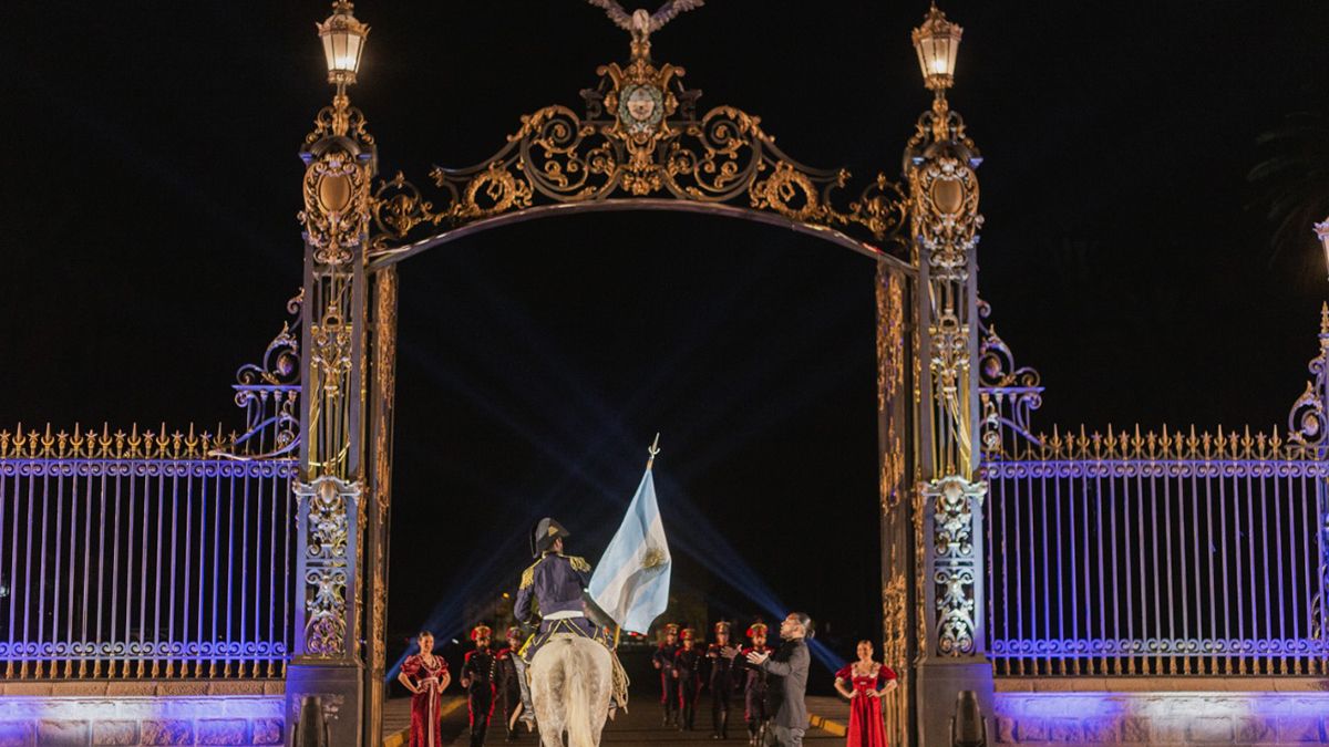 La filmaci&oacute;n realizada por Sancor Seguros tuvo lugar en sitios ic&oacute;nicos como el Cerro de la Gloria, Plaza Independencia y los portones de ingreso al Parque General San Mart&iacute;n.