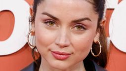 La actriz Ana de Armas interpreta a Sofía Hoffman en la película Sospecha mortal, de Netflix.