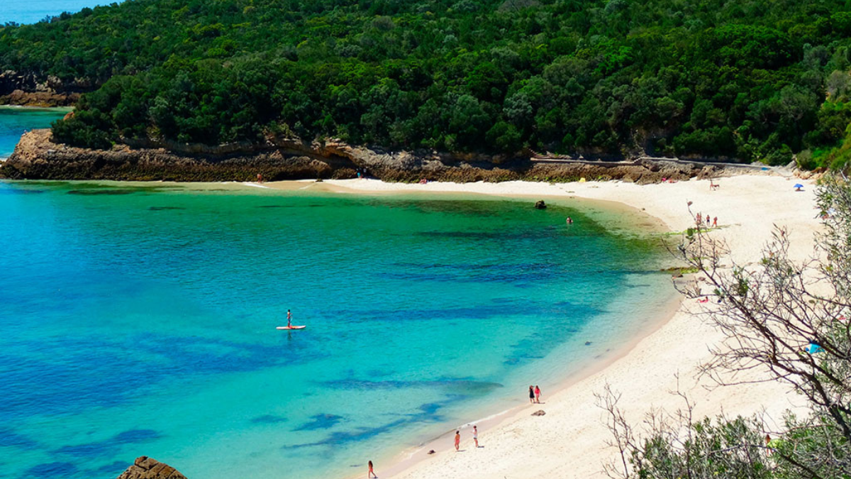 Esta encantadora playa en Portugal es barata y muy parecida a Ibiza.