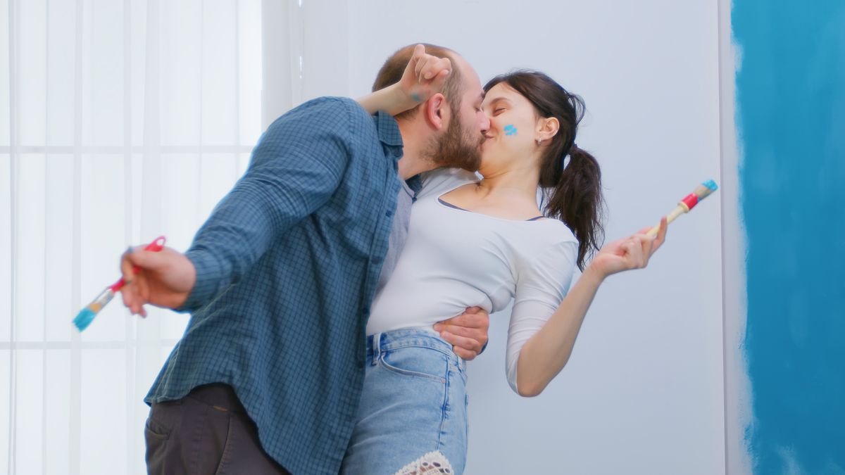 Una tarea como pintar una habitación puede ser una prioridad semanal en la regla del 5-3-1. Una tarea como pintar una habitación puede ser una prioridad semanal en la regla del 5-3-1.