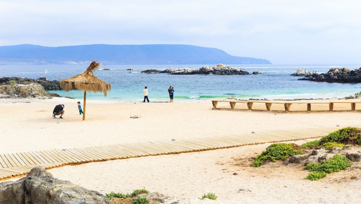 La playa secreta en América del Sur que recuerda a las del mar Caribe por sus aguas cristalinas y arena blanca