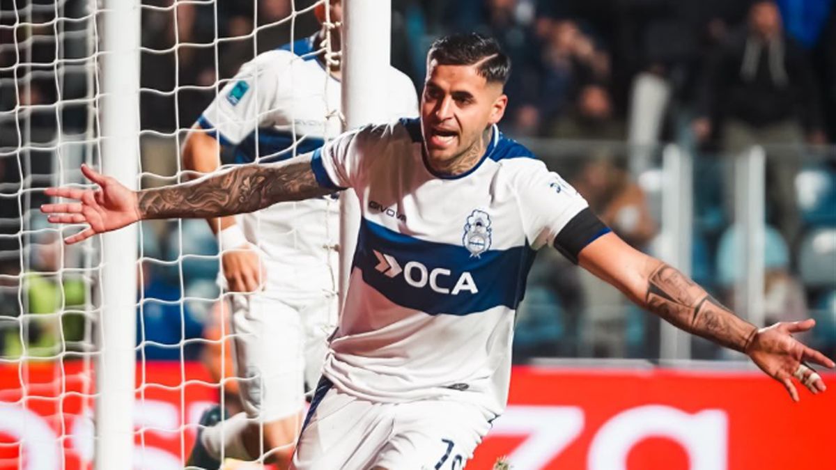 El Lobo platense subió a la punta.