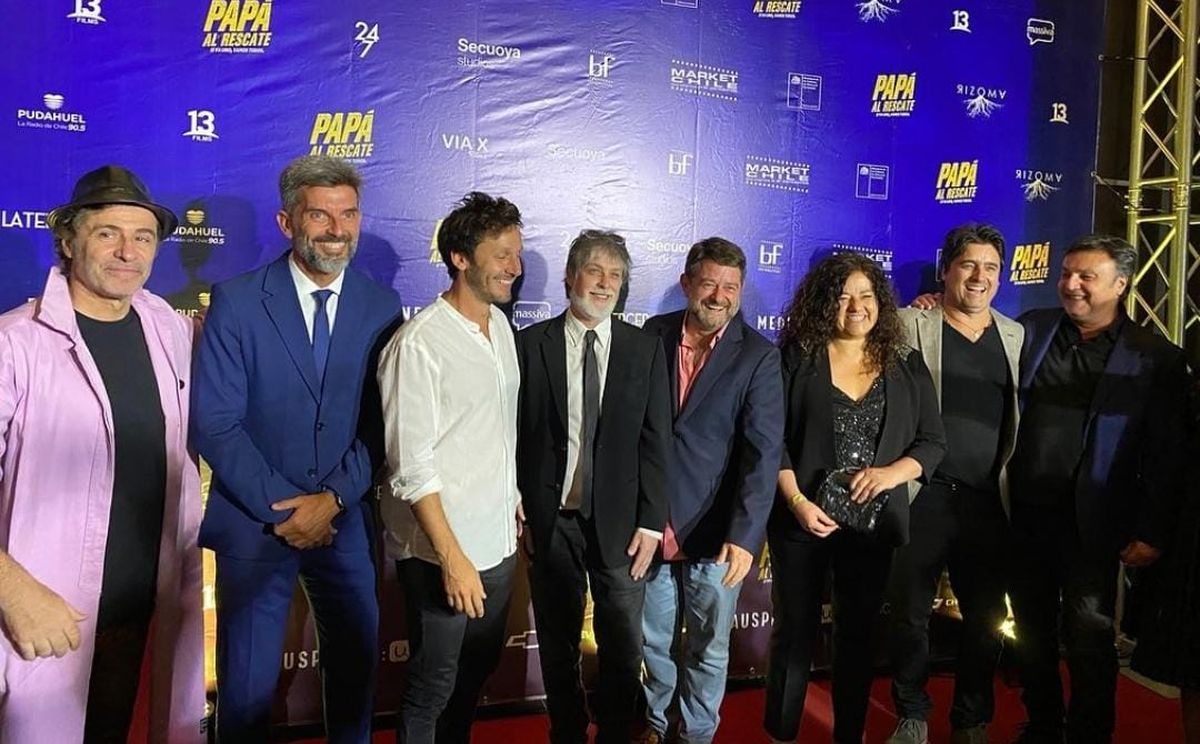Exitoso avant premiere de Papá al Rescate en Chile. Allí estuvo el protagonista, el reconocido Benjamín Acuña. En la foto están Ulpiano Suarez y Nora Vicario.