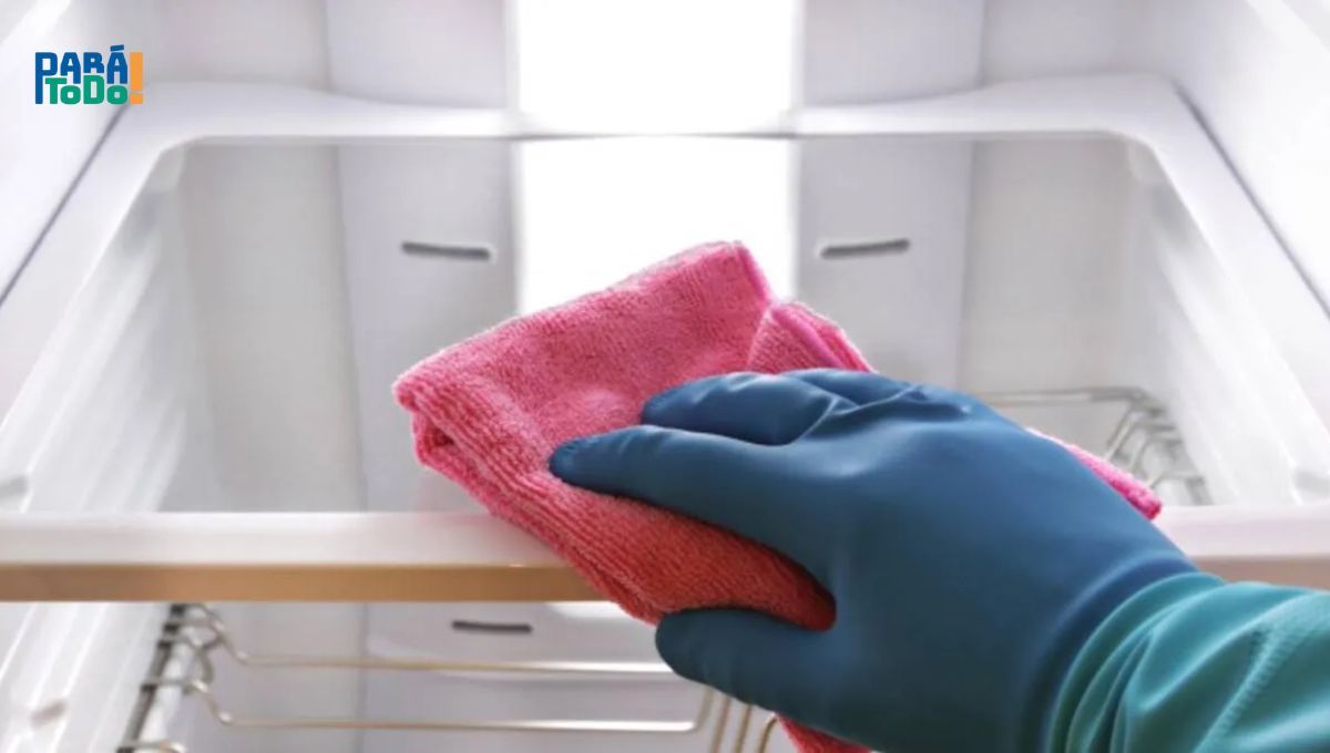 La limpieza de la heladera puede ser facilitada gracias al uso del papel aluminio. La limpieza de la heladera puede ser facilitada gracias al uso del papel aluminio.