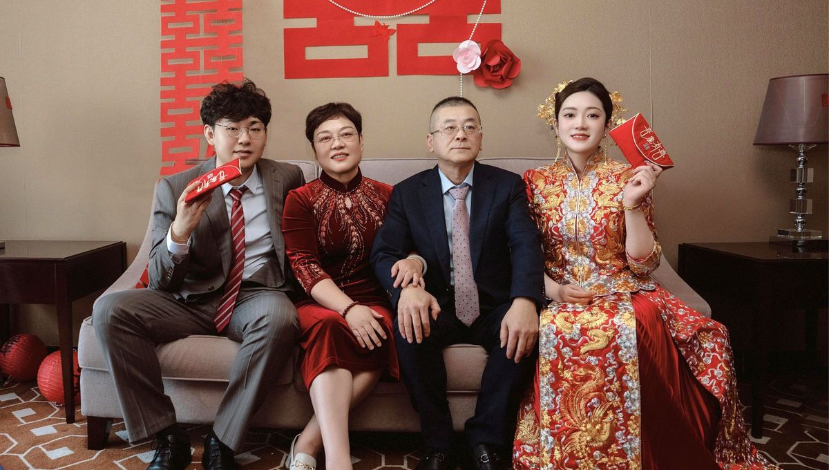 Antiguamente, llevar la uña larga del dedo meñique implicaba prestigio y status. Antiguamente, llevar la uña larga del dedo meñique implicaba prestigio y status.