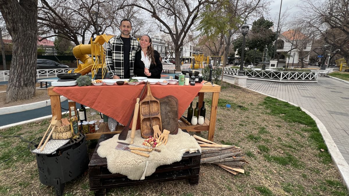 Nacho Molina y Romi Terranova, de Un bocado, presentan la receta de escalopes rellenos con papines andinos. Nacho Molina y Romi Terranova, de Un bocado, presentan la receta de escalopes rellenos con papines andinos.