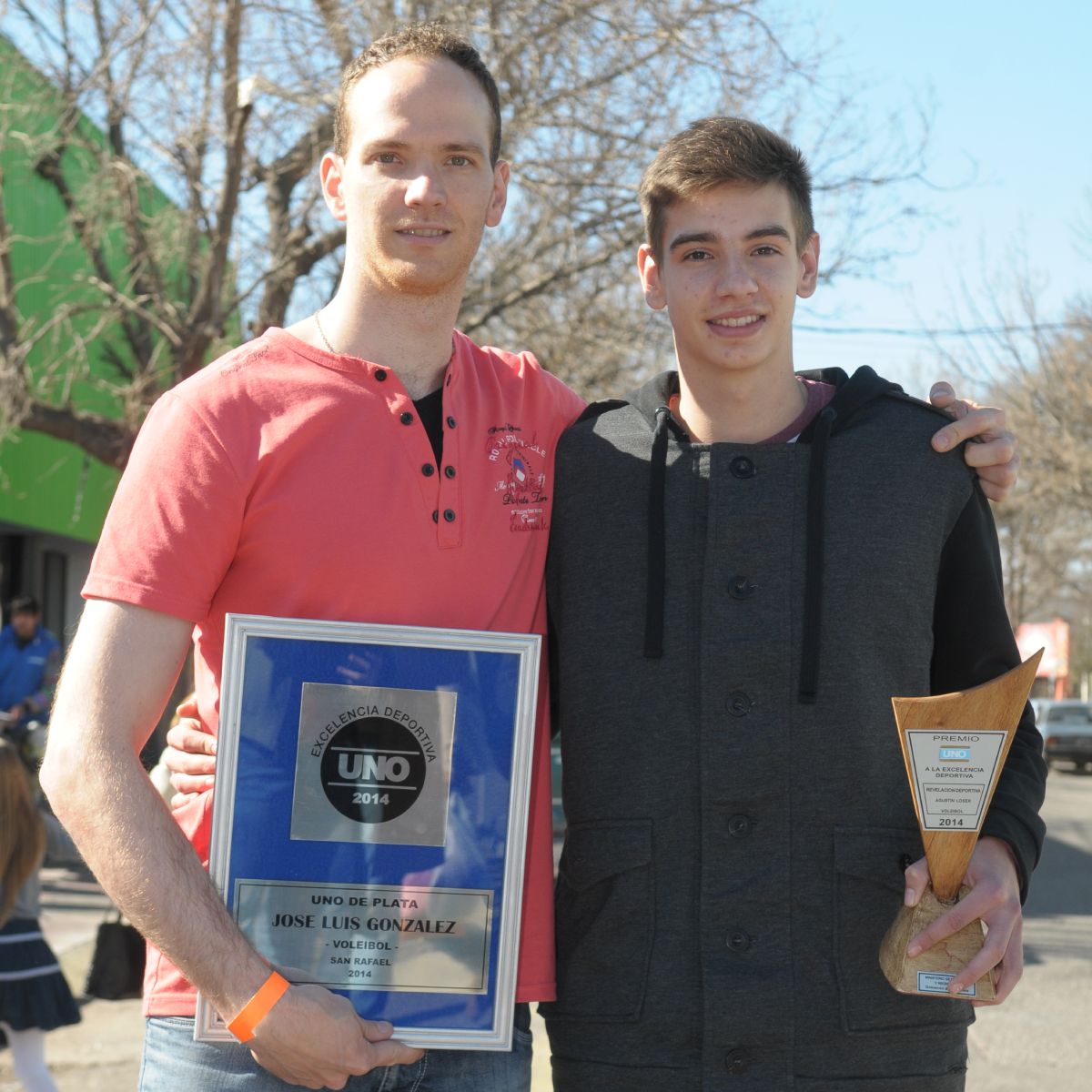 Una joya de archivo. Aquí Loser junto a otro mendocino que hizo historia en la selección argentina, Pepe González. Ambos recibieron en 2014 Premios UNO a la excelencia deportiva en vóleibol.