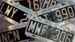Las tormentas y lluvias intensas provocar la caída y pérdida de&nbsp; muchas chapas patentes en los automotores. En la última gran tormenta se creó en grupo en Mendoza para tratar de recuperarlas&nbsp; &nbsp;