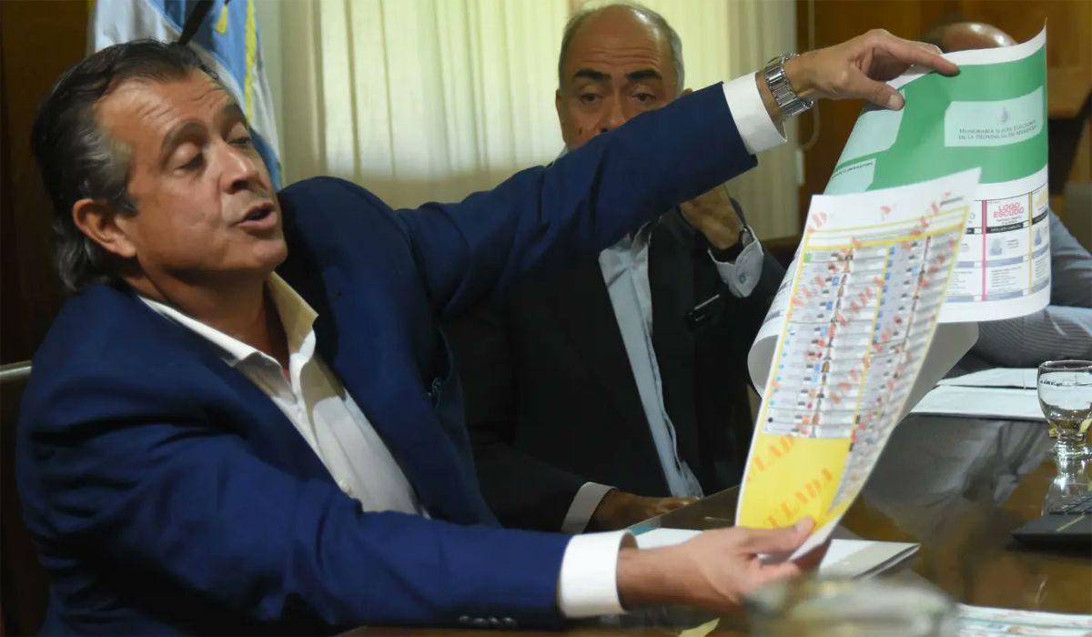 El ministro Víctor Ibañez defendió el ahorro del sistema de Boleta Única por sobre el anterior de una boleta por agrupación política.