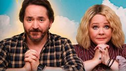 Ben Falcone (creador) y Melissa McCarthy, matrimonio en la vida real, protragonizan una divertida comedia en Netflix.