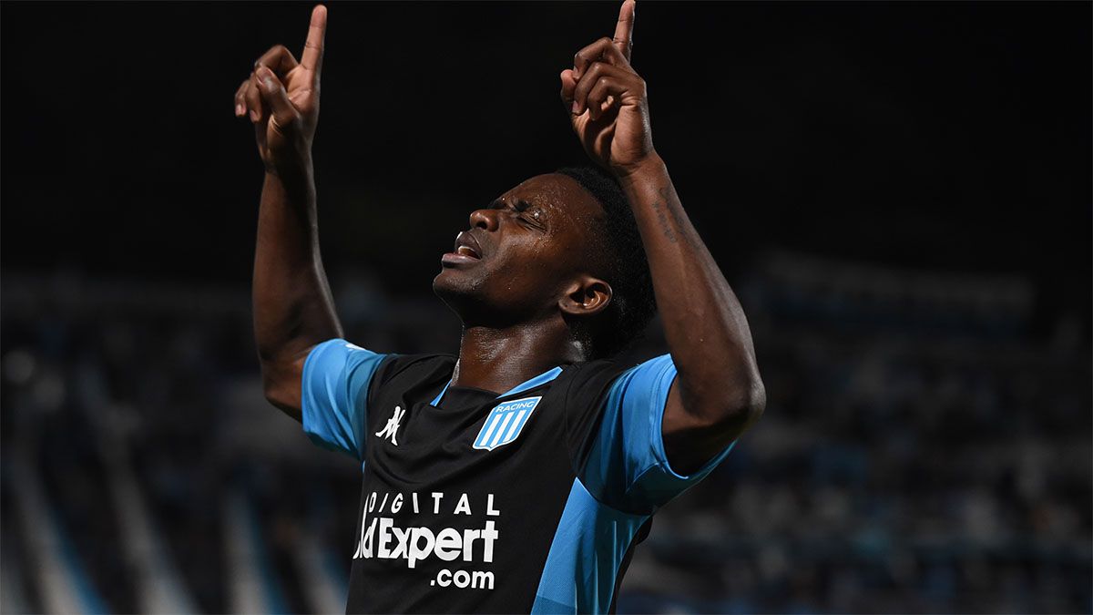Johan Carbonero hizo uno de los goles de Racing. Johan Carbonero hizo uno de los goles de Racing.