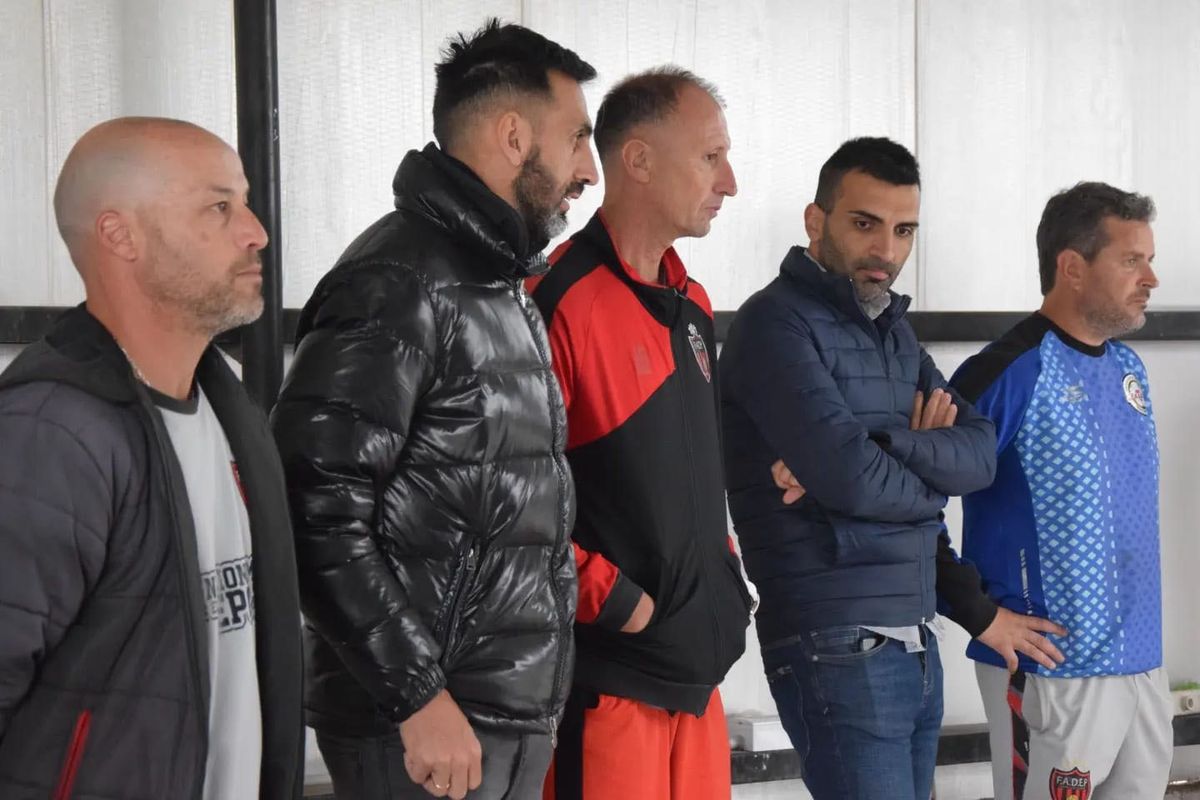 Gabriel Nasta cuando asumió en FADEP, el equipo que preside el ex arquero Sebastián Torrico. Gabriel Nasta cuando asumió en FADEP, el equipo que preside el ex arquero Sebastián Torrico.
