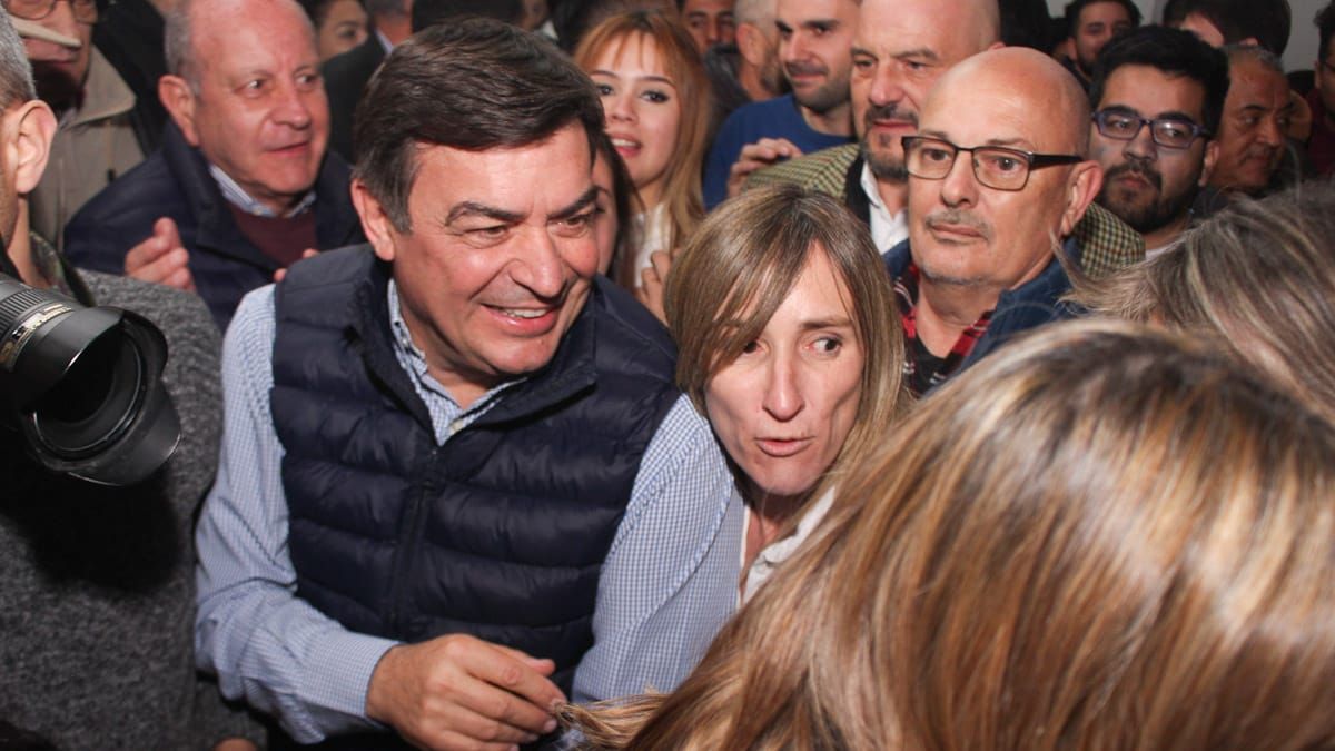 PASO 2023 Suarez atacó a De Marchi por ir al búnker de Milei No se