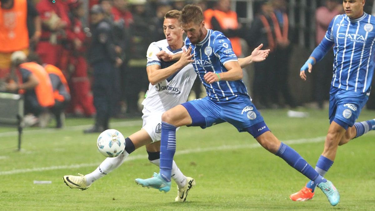 Godoy Cruz cayó ante Vélez y la Copa de la Liga se terminó para el equipo del Gato Oldrá. Godoy Cruz cayó ante Vélez y la Copa de la Liga se terminó para el equipo del Gato Oldrá.