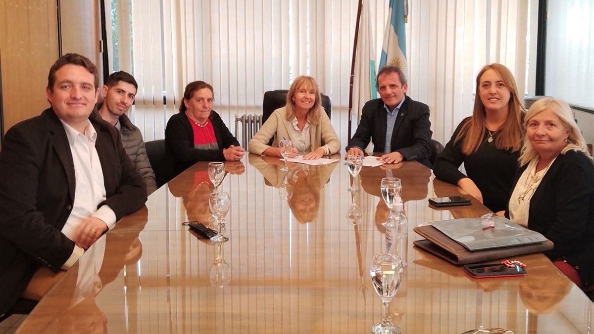Autoridades del CAM y del CNM en el encuentro para formalizar la Mesa de Enlace entre las entidades.