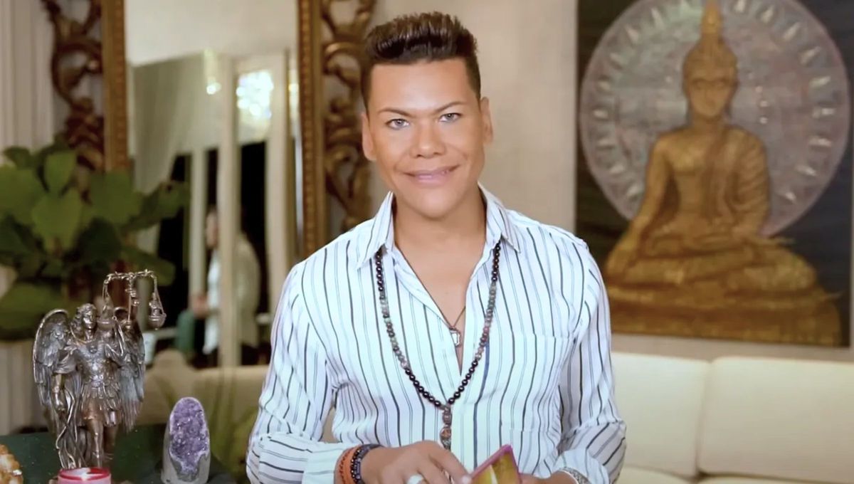 Víctor Florencio, más conocido como "El Niño Prodigio", es un astrólogo y vidente originario de la República Dominicana. A los siete años comenzó a tener sus primeras visiones dando origen a sus famosas predicciones. Víctor Florencio, más conocido como "El Niño Prodigio", es un astrólogo y vidente originario de la República Dominicana. A los siete años comenzó a tener sus primeras visiones dando origen a sus famosas predicciones.