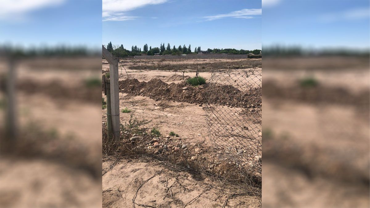 Los ladrones ya le robaron a Joaquín Villanueva cinco veces el alambrado de su finca. En total fueron 2.000 metros de alambrado. Los ladrones ya le robaron a Joaquín Villanueva cinco veces el alambrado de su finca. En total fueron 2.000 metros de alambrado.