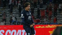 Con el corazón. Así gritó su penal convertido frente a Armani Sheyko Studer, el zaguero de Independiente Rivadavia. Con el corazón. Así gritó su penal convertido frente a Armani Sheyko Studer, el zaguero de Independiente Rivadavia.