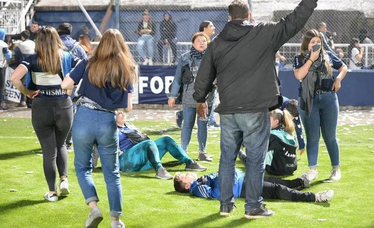 Un muerto y decenas de personas afectadas, fue el saldo que dejó una noche negra en la cancha de Gimnasia La Plata.