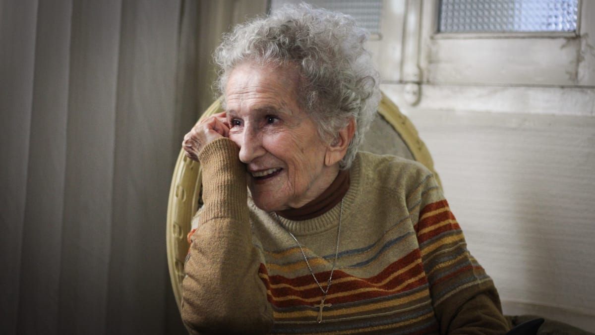 Lita Tancredi confiesa que extraña el teatro, aunque de vez en cuando algún colega o alumno la pasa a buscar para llevarla a ver una obra.