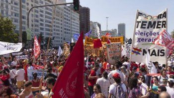 Miles de personas protestaron contra Temer en la inauguración de Río 2016