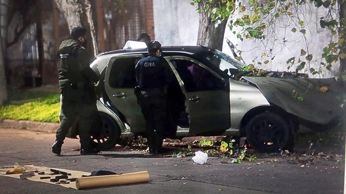 El policía que fue a buscar una compra a Castelar, fue obligado a subirse al asiento trasero del auto y logró abatir a un delincuente y herir a otro