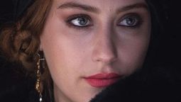 Hazal Kaya, protagonista de Medianoche en el Pera Palace, miniserie turca de Netflix.