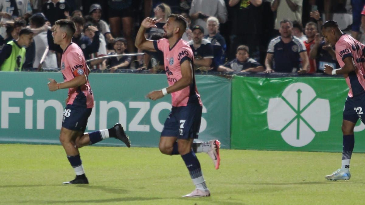 Victorio Ramis fue el autor del gol del empate de Independiente Rivadavia ante Rosario Central.