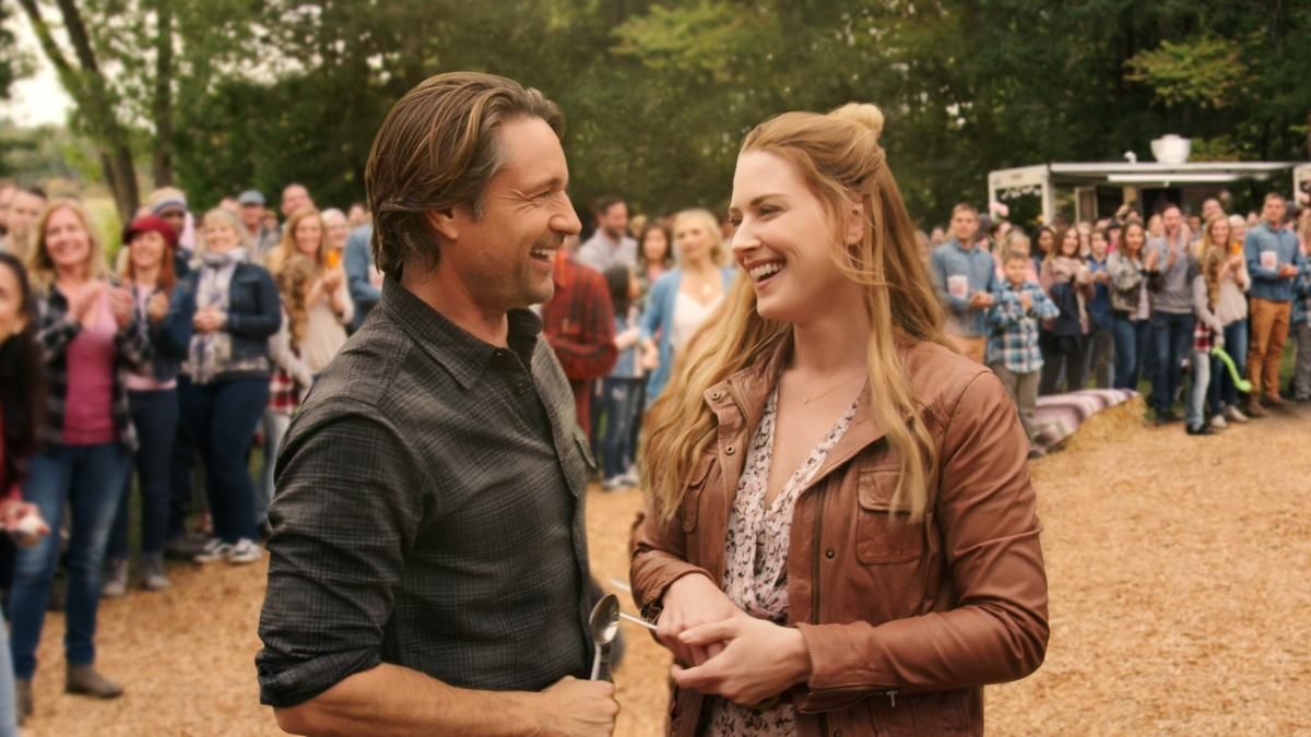 Martin Henderson y Alexandra Breckenridge protagonizan Un lugar para soñar