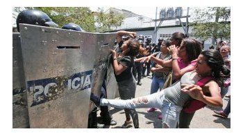 Venezuela: al menos 78 muertos tras un motín en unos calabozos policiales