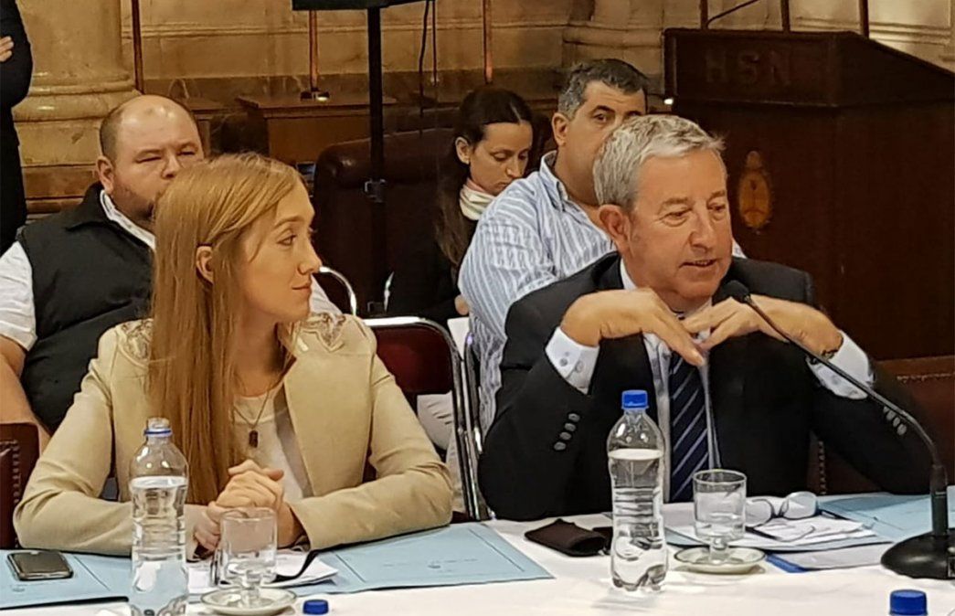 Sagasti y Cobos salieron a criticar el 